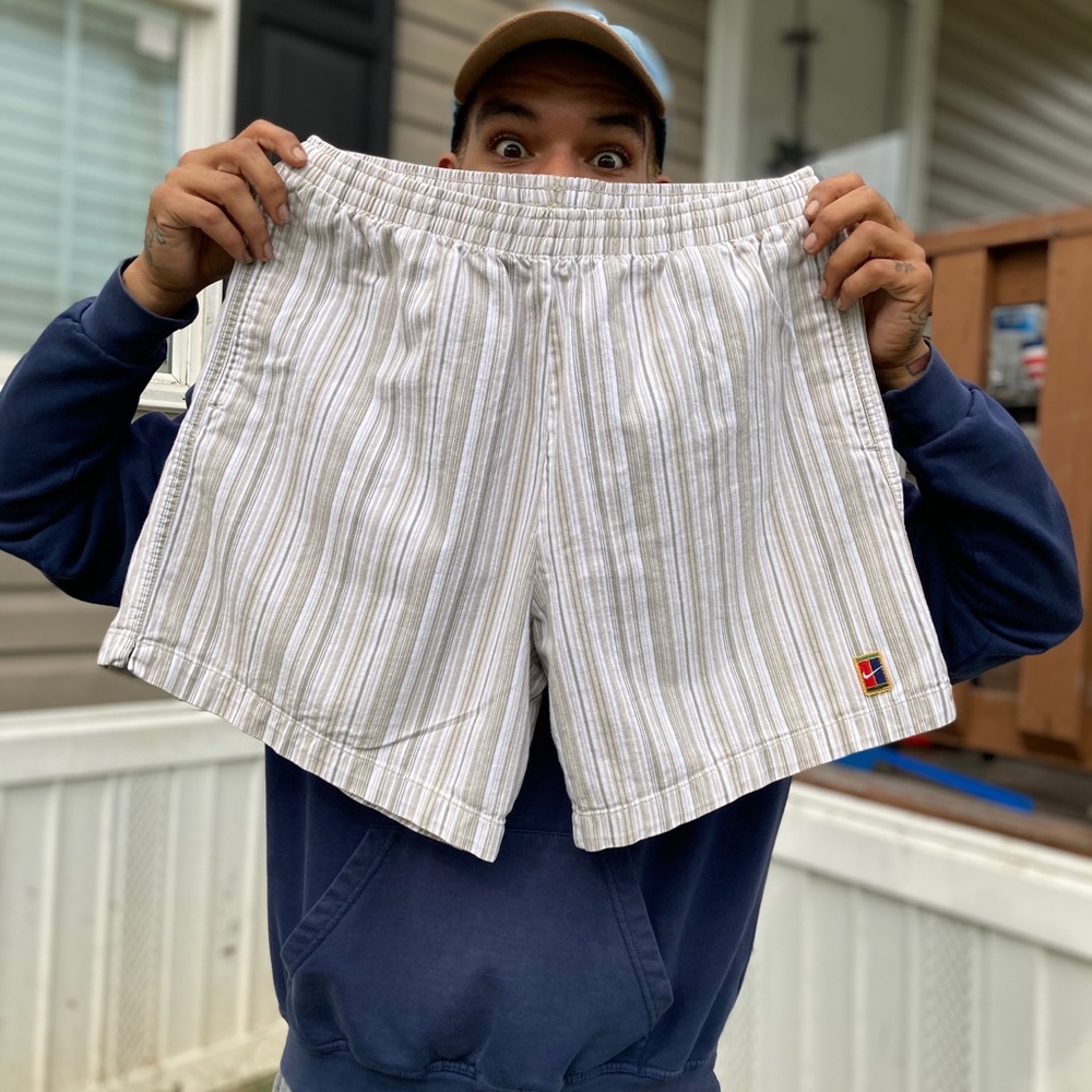 VINTAGE NIKE SHORTS